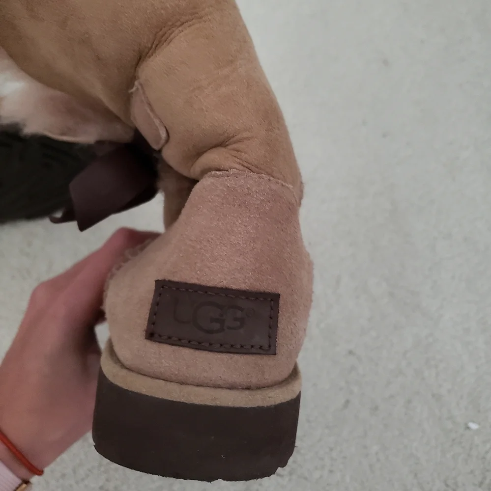 Ugg Classic Knot Classic Short Boots sz6